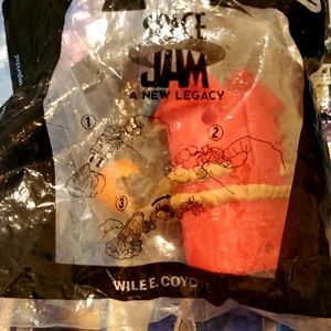 Space jam wile e coyote toy figure
